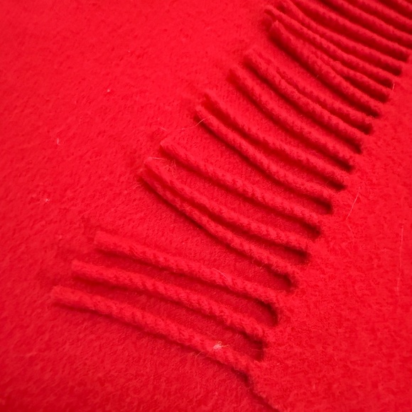 Faliero Sarti Italian Wool Scarf 🇮🇹 – Luxe Red Fringe Wrap - Picture 9 of 9